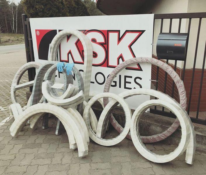 ramy okienne o różnych kształtach